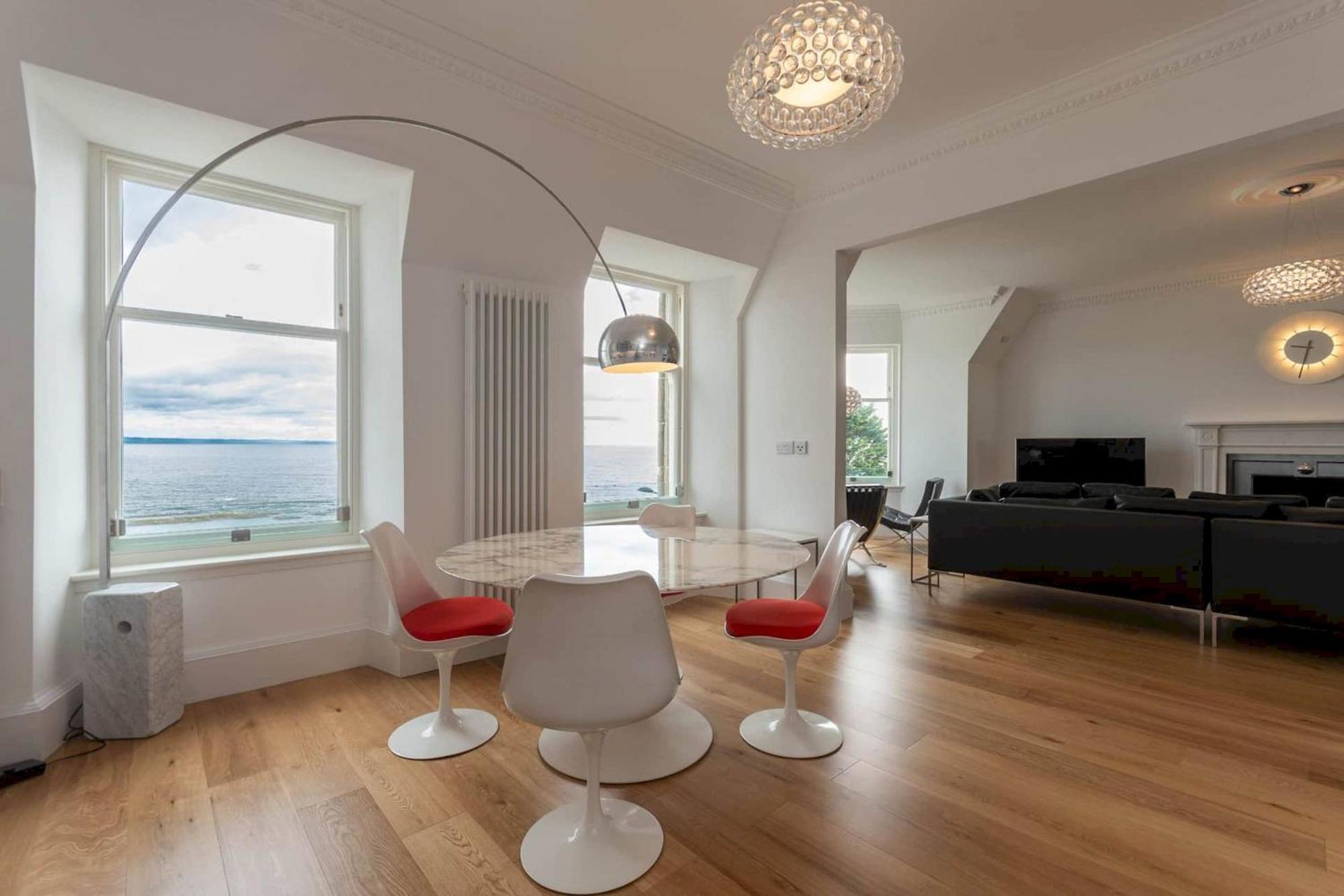 Luxury Penthouse On The Scores - Best View In St Andrews Exterior photo