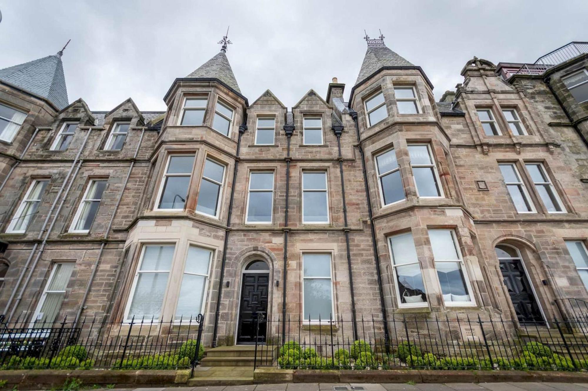 Luxury Penthouse On The Scores - Best View In St Andrews Exterior photo